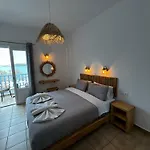 Livadia מלון דירות פארוס