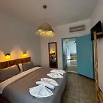 Livadia * פארוס
