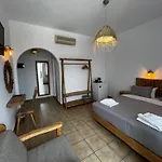 Livadia מלון דירות *