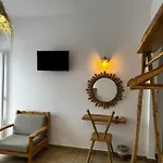 Livadia מלון דירות