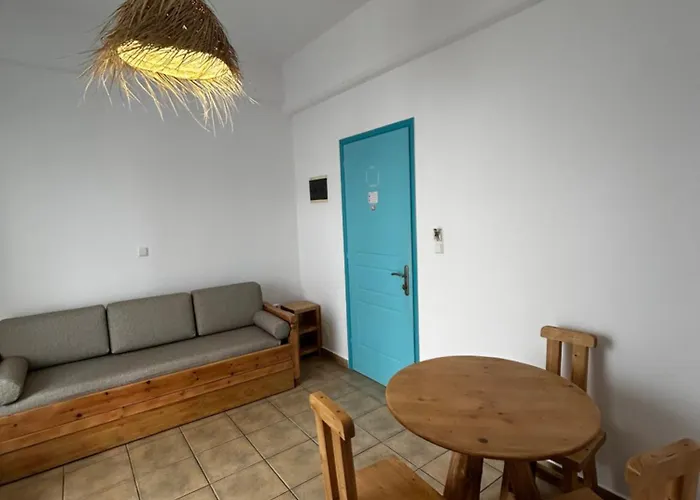 Livadia アパートホテル パロス島