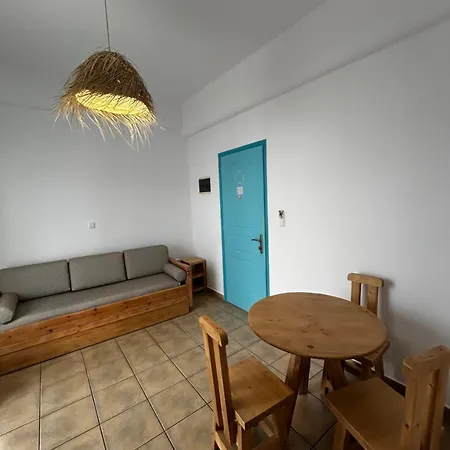 Livadia Aparthotel Paro