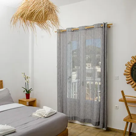 Livadia Aparthotel Paro